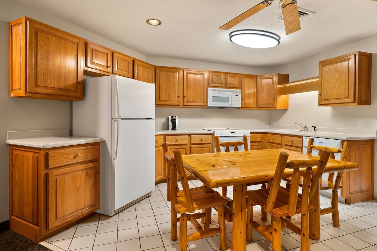 suite, 1 king bed, non smoking, jetted tub (full kitchen) | 1 bedroom, in-room safe, iron/ironing board, rollaway beds