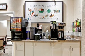 A kitchenette with a coffee machine, a sink, and a refrigerator. - Canalta Hotel Stettler (Stettler)
