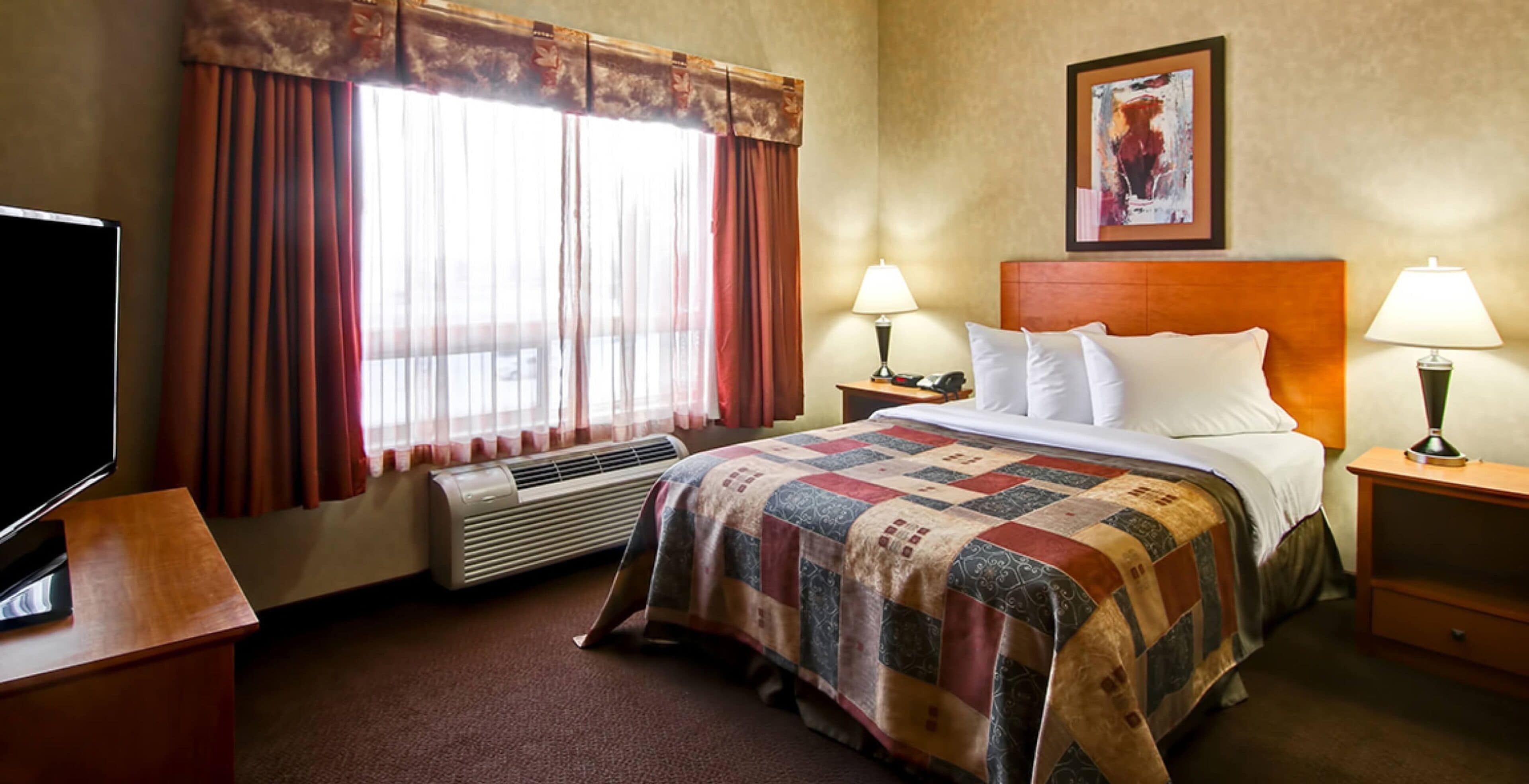 Family Suite | Premium bedding, desk, iron/ironing board, free cribs/infant beds