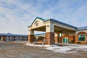 Front of property - Canalta Stettler (Stettler)