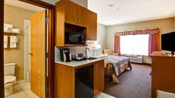 Bộ đồ giường cao cấp, bàn, bàn ủi/dụng cụ ủi quần áo