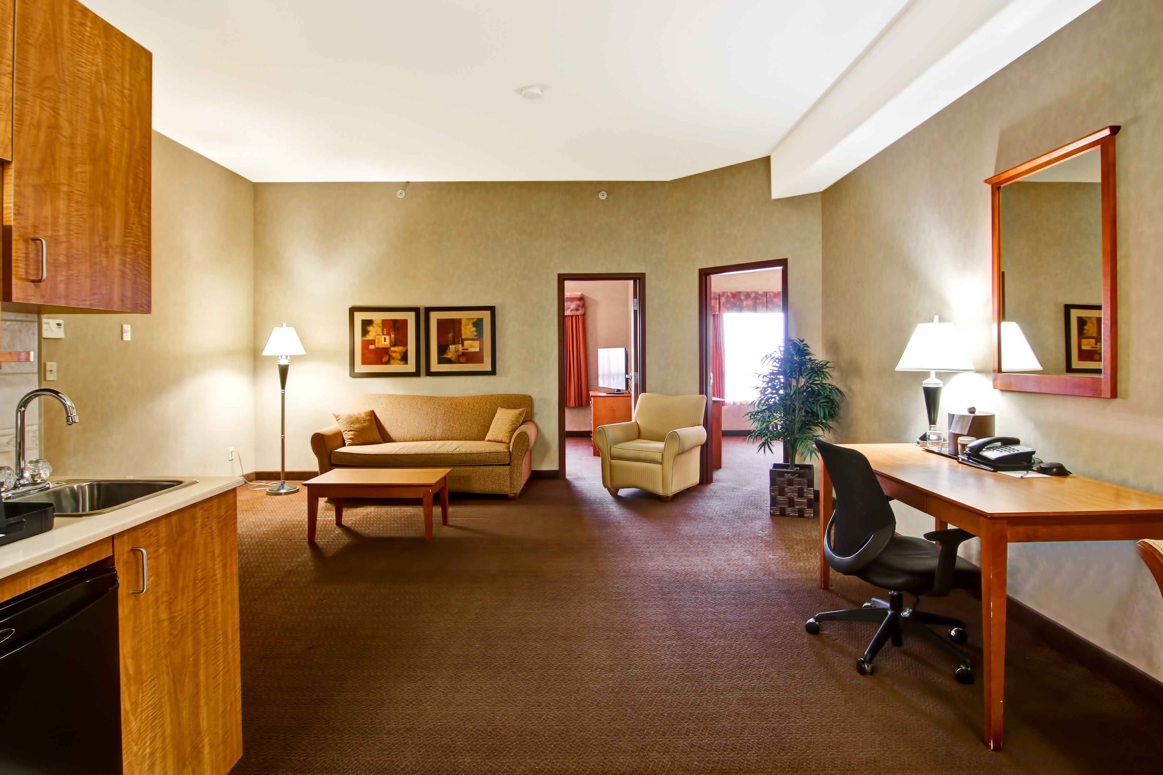 Premium bedding, desk, iron/ironing board, free WiFi