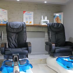 Couples treatment room(s), body treatments, body wraps, facials
