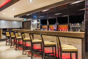 Bar (on property) - Ramada by Wyndham Jacksons Point (Georgina)