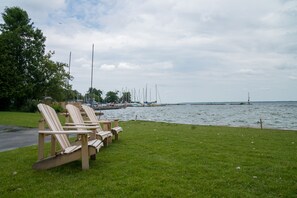 Beach nearby, fishing - Ramada by Wyndham Jacksons Point (Georgina)