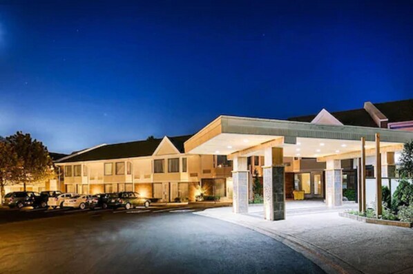 Exterior - Quality Inn & Suites (Brampton)