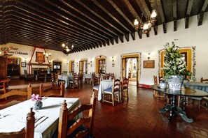 2 restaurantes, café da manhã, culinária mexicana