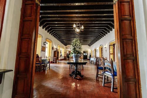 2 restaurantes; se sirven desayunos, comidas, cenas y brunch