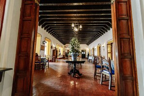 2 restaurants, breakfast, lunch, dinner served; Mexican cuisine
