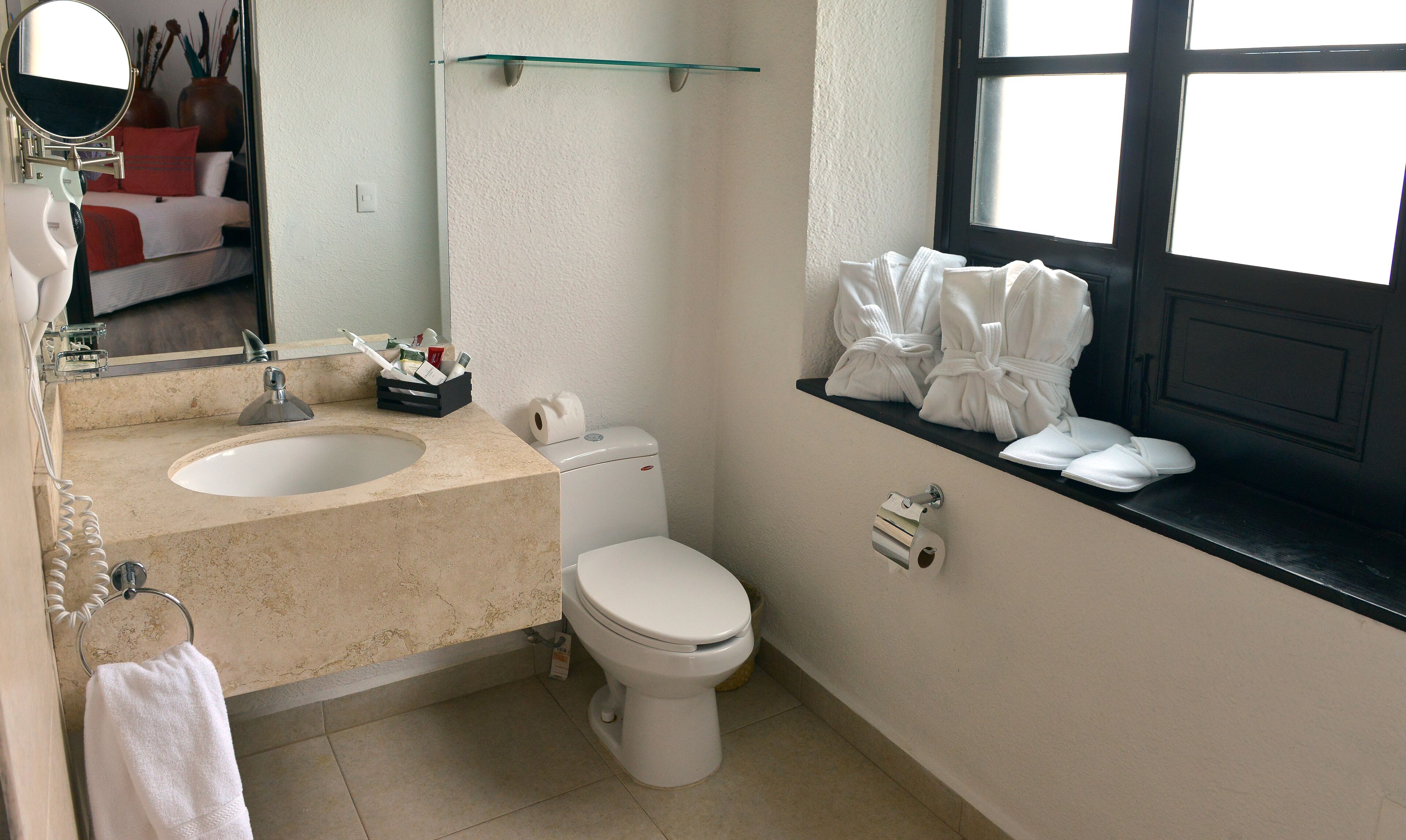 junior suite, 1 king bed, non smoking | bathroom | shower, free toiletries, hair dryer, towels