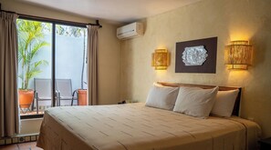 Standard Room, 1 Queen Bed