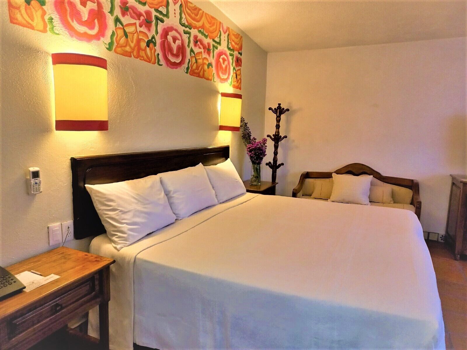 junior room | 1 bedroom, in-room safe, individually decorated, desk