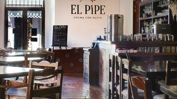 Desayuno completo entre semana (MXN 165 por persona)