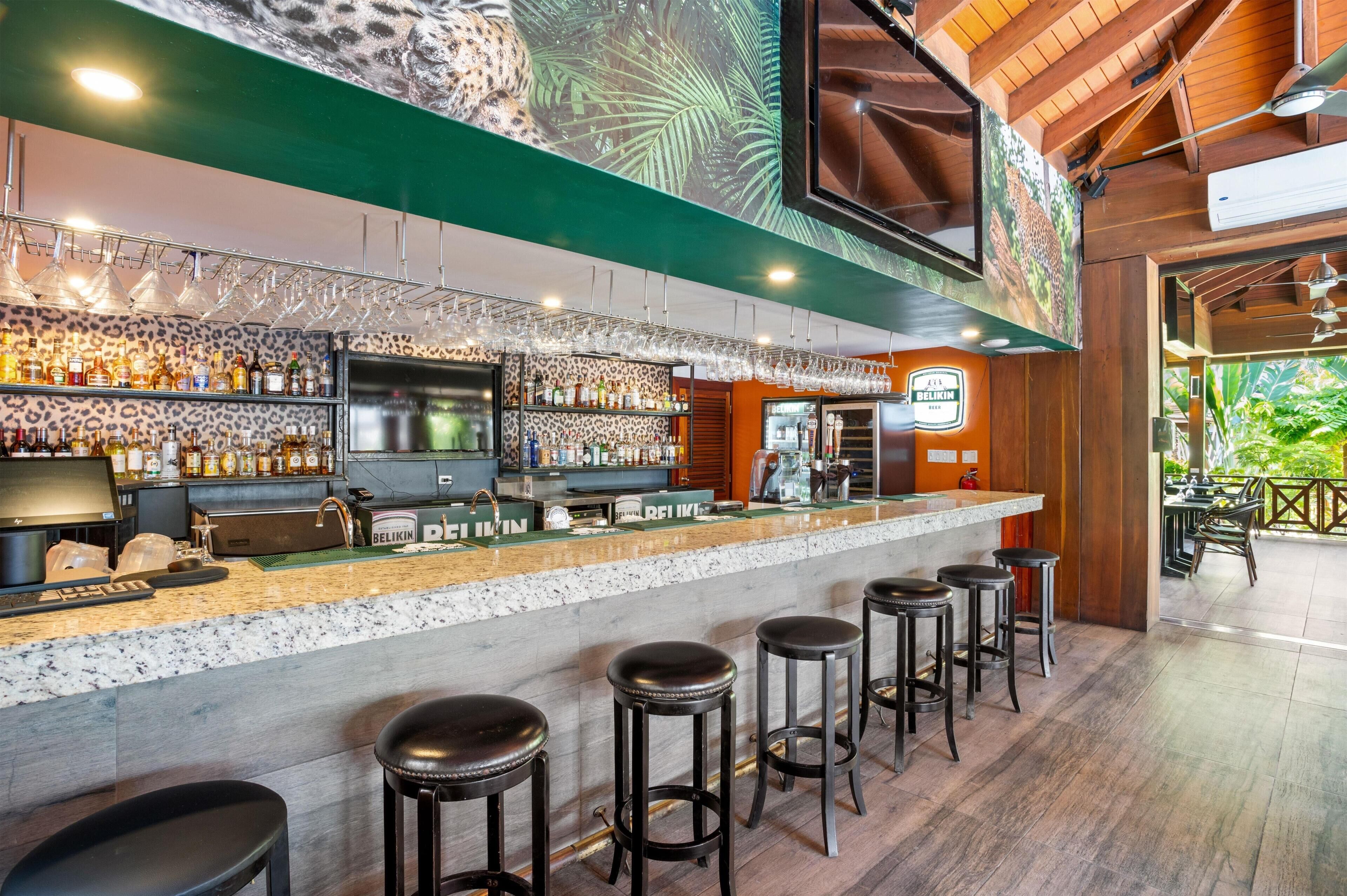 Bar (en la propiedad)
