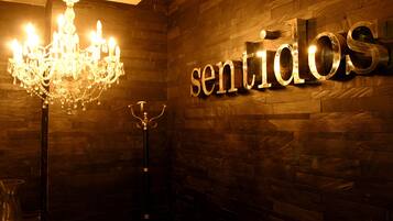 Petit déjeuner, déjeuner et dßner servis sur place