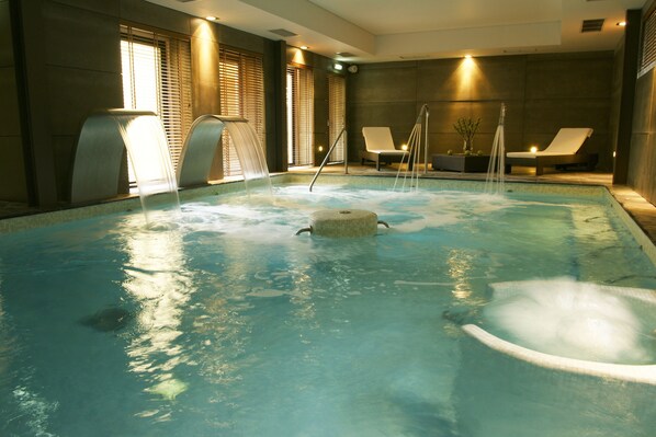 Indoor spa tub