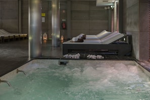 Bain à remous intérieur