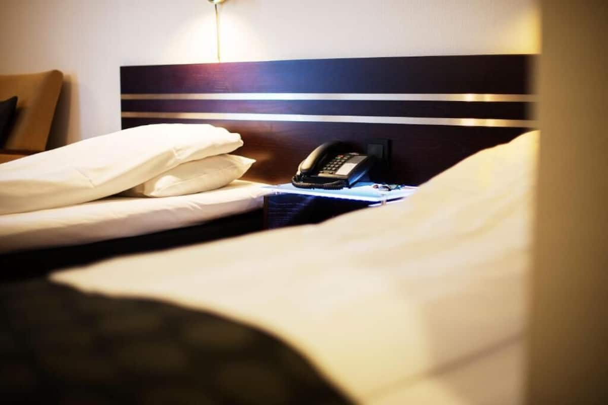 standard twin room | minibar, in-room safe, desk, blackout curtains