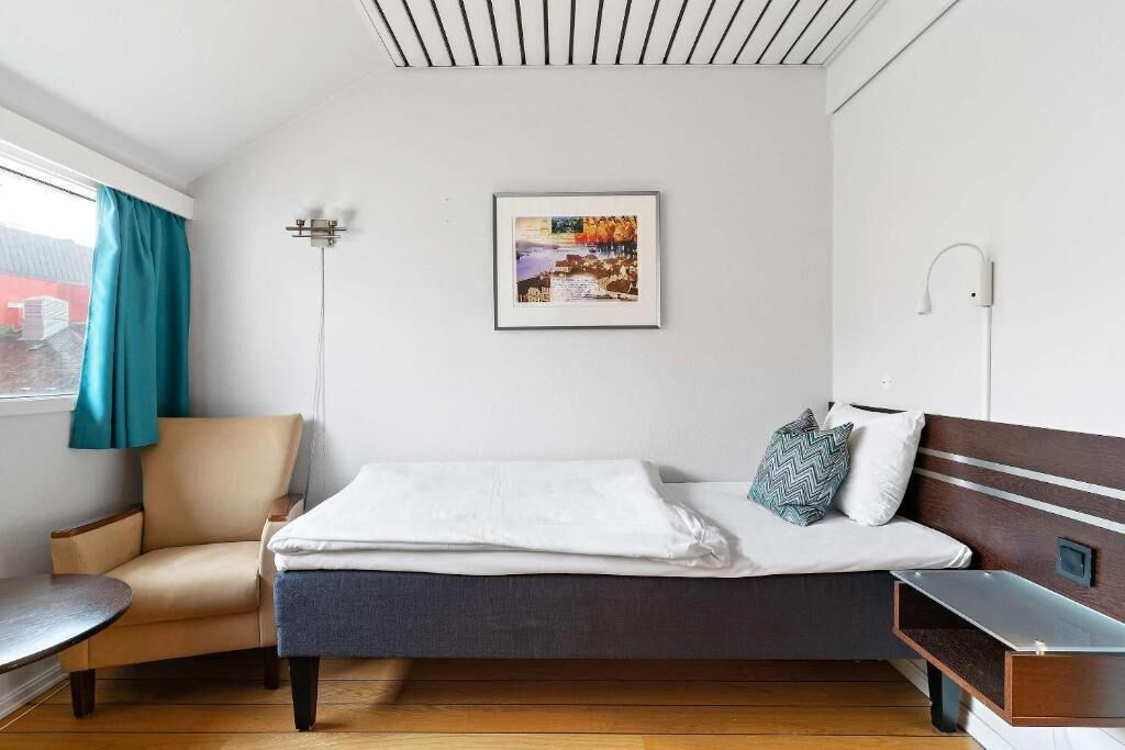 standard single room, 1 single bed | living area | led tv