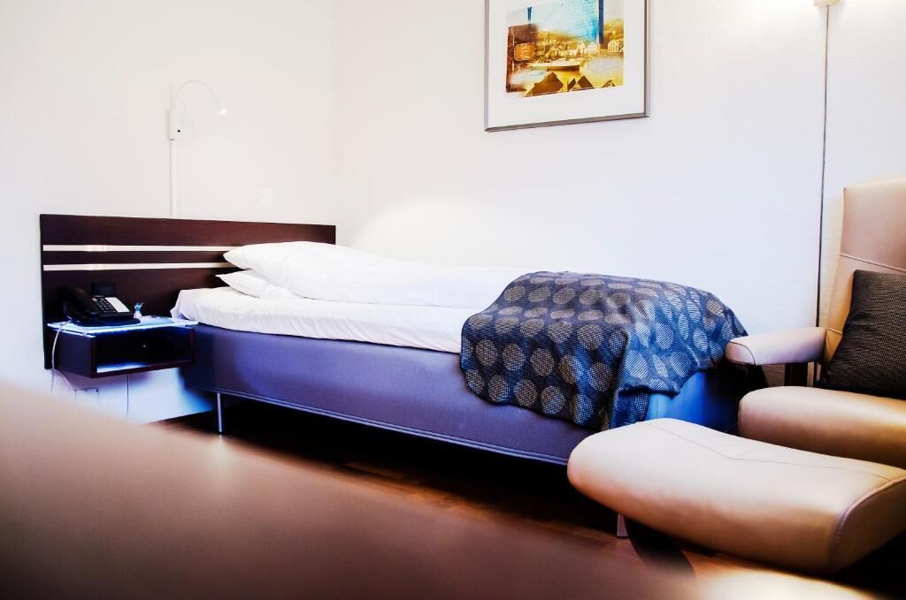 standard single room, 1 single bed | minibar, in-room safe, desk, blackout curtains