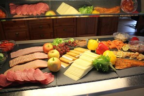 A buffet with various food items including meats, cheeses, fruits, and vegetables. - Best Western Reisafjord Hotel (Nordreisa)