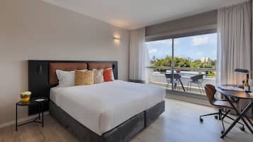 Business With Balcony | 1 bedroom, minibar, in-room safe, desk
