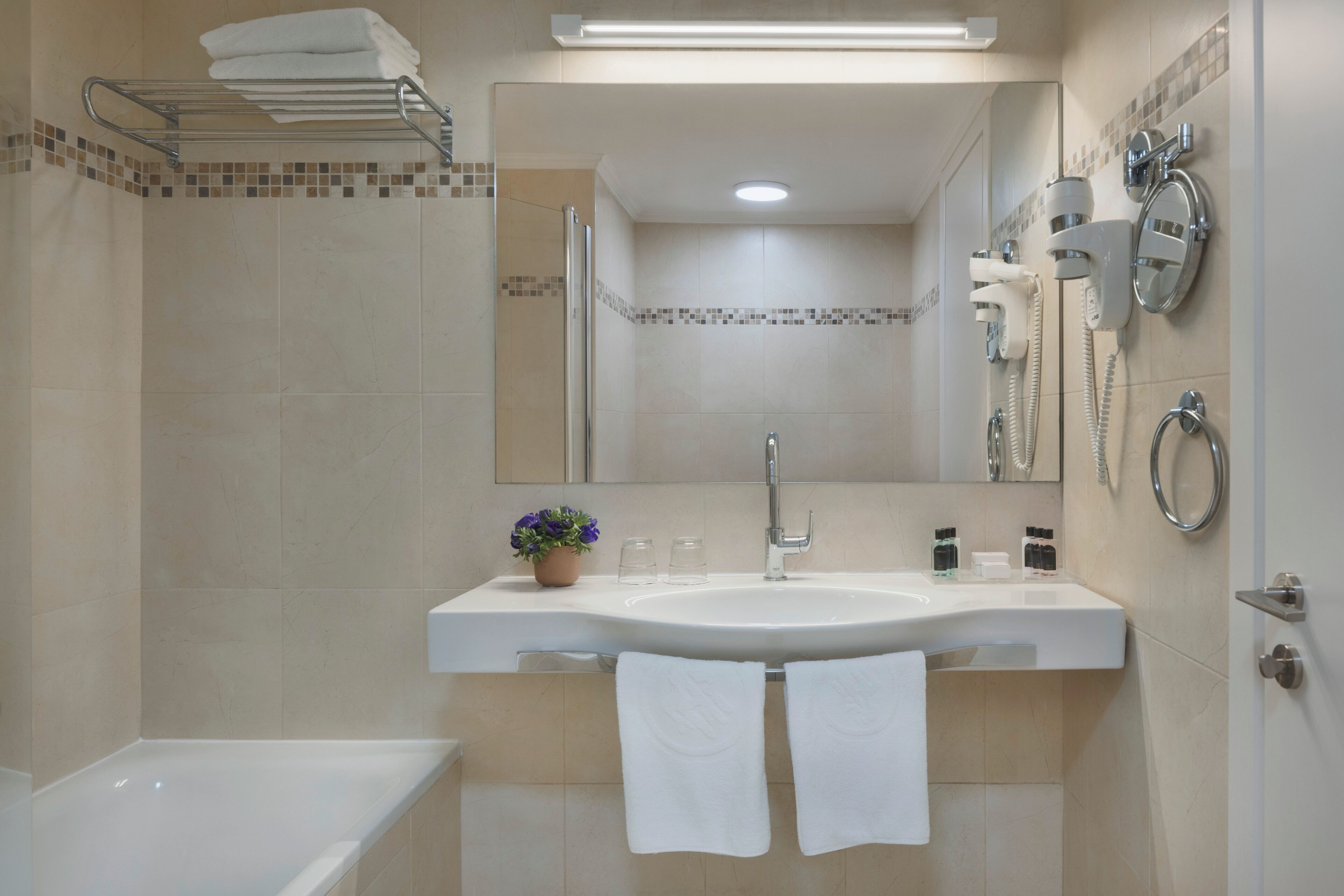 business with balcony | 1 bedroom, minibar, in-room safe, desk