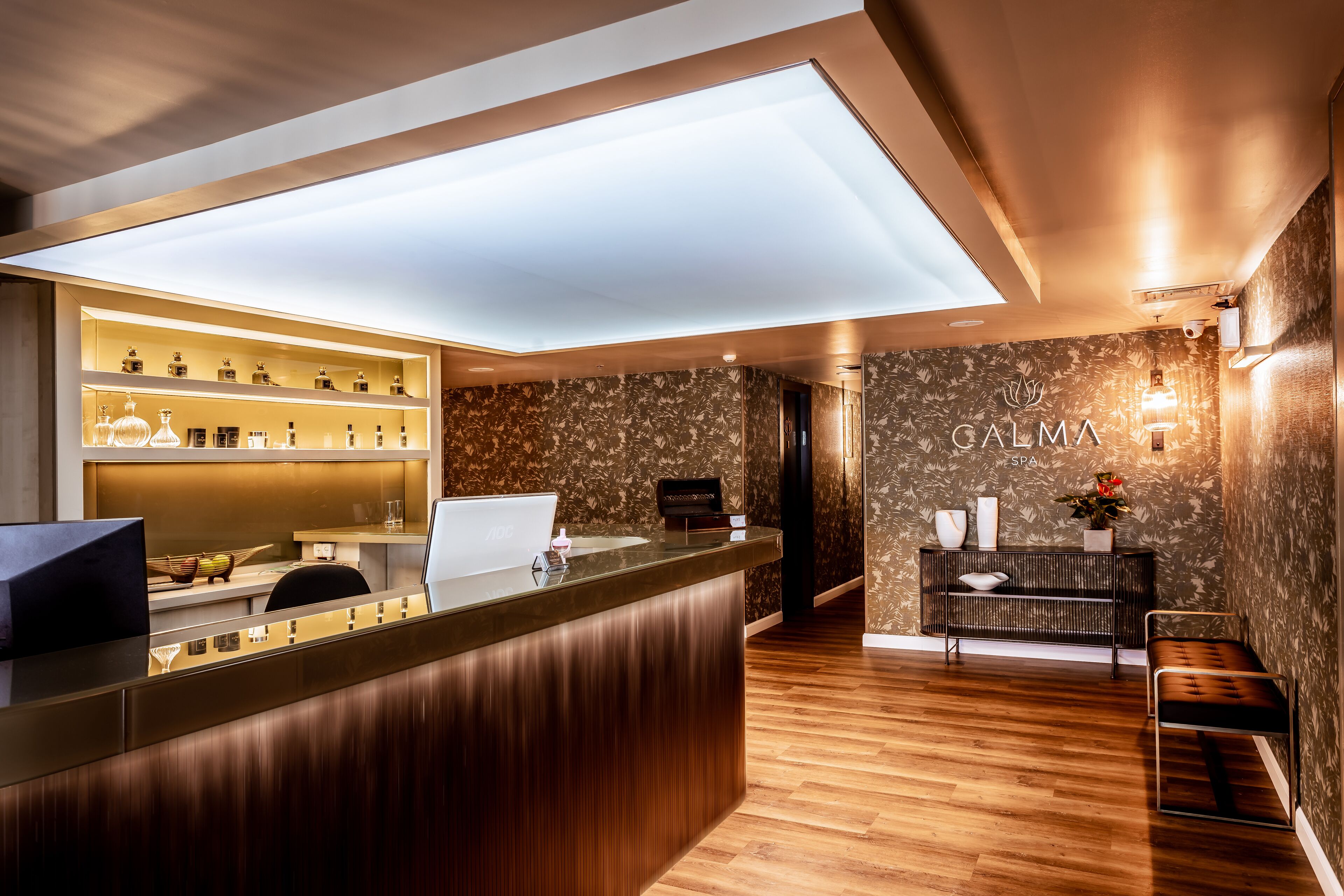 Sauna, steam room, body treatments, aromatherapy, hot stone massages