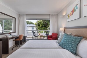 Classic With Balcony | Minibar, in-room safe, desk, laptop workspace