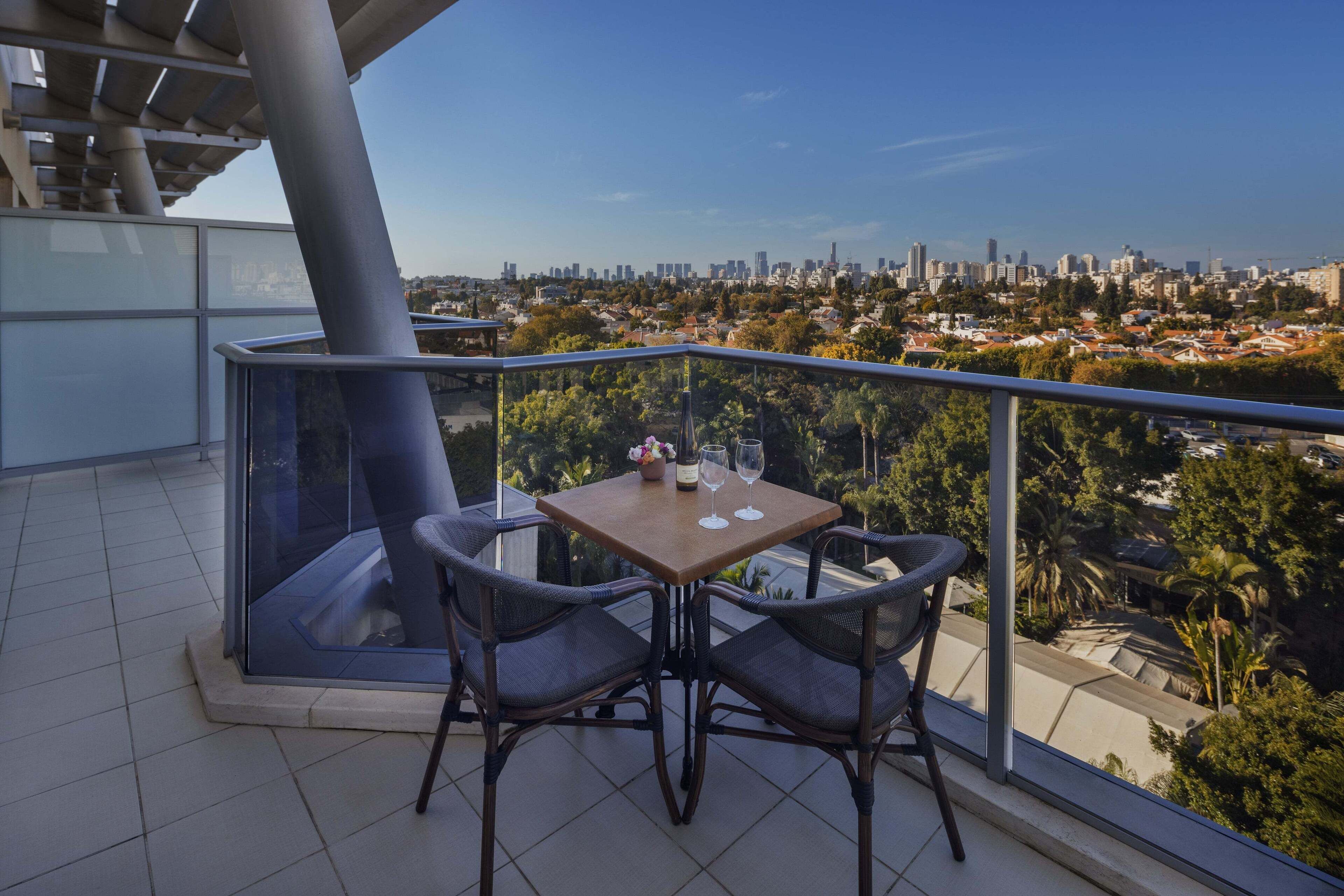 Minibar, in-room safe, desk, laptop workspace