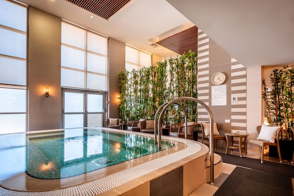 Un sauna, baño turco, tratamientos corporales, aromaterapia