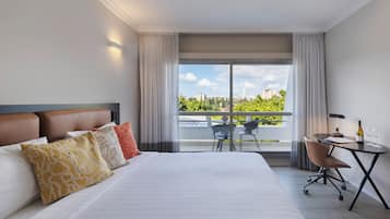 Business With Balcony | Minibar, Zimmersafe, Schreibtisch, laptopgeeigneter Arbeitsplatz