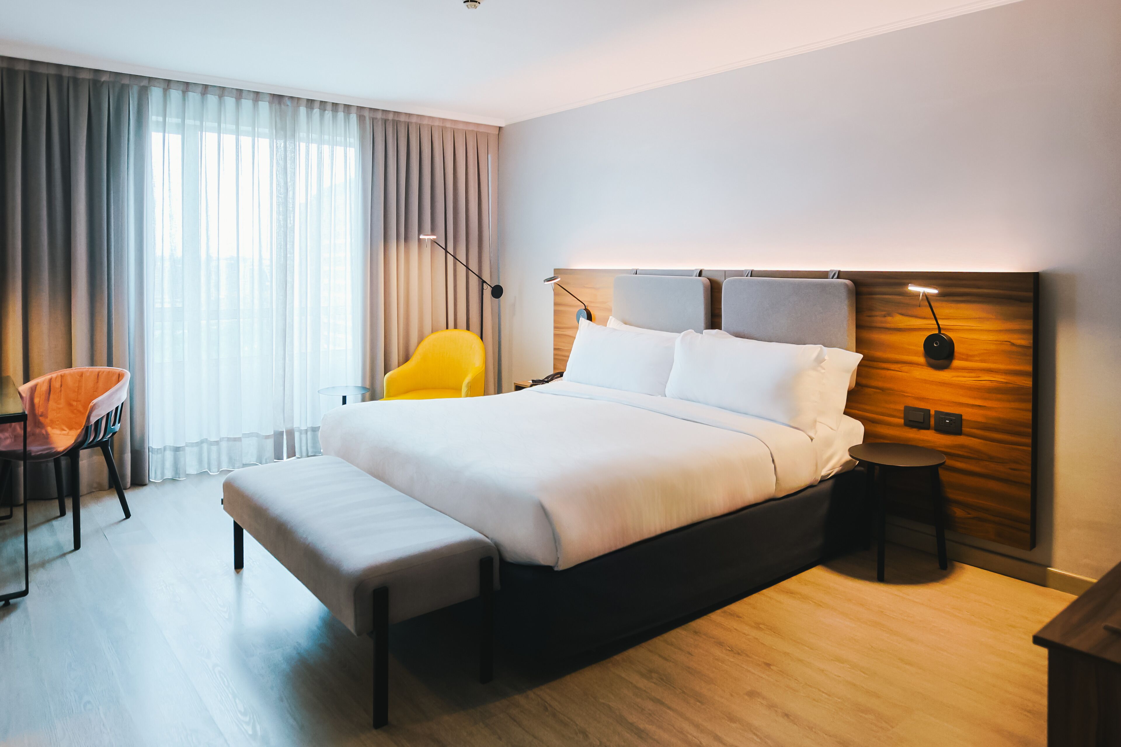 スタンダード ルーム キングベッド 1 台 | ミニバー、デスク、ノートパソコン用作業スペース、防音設備