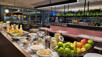 Daily English breakfast (CLP 13900 per person)