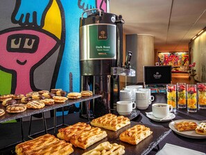 Daily English breakfast (CLP 13900 per person)