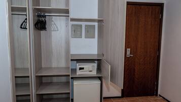 Standard Room, 2 Twin Beds | Minibar, in-room safe, desk, blackout drapes