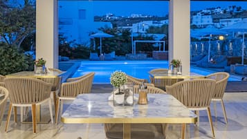 Bar en bord de piscine