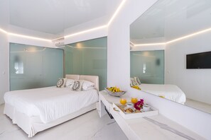 Egyptian cotton sheets, premium bedding, down duvets, memory-foam beds - Dionysos Luxury Hotel Mykonos (Mykonos)