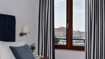 Suíte júnior, vista para o mar | Roupas de cama premium, frigobar, cofres nos quartos, escrivaninha