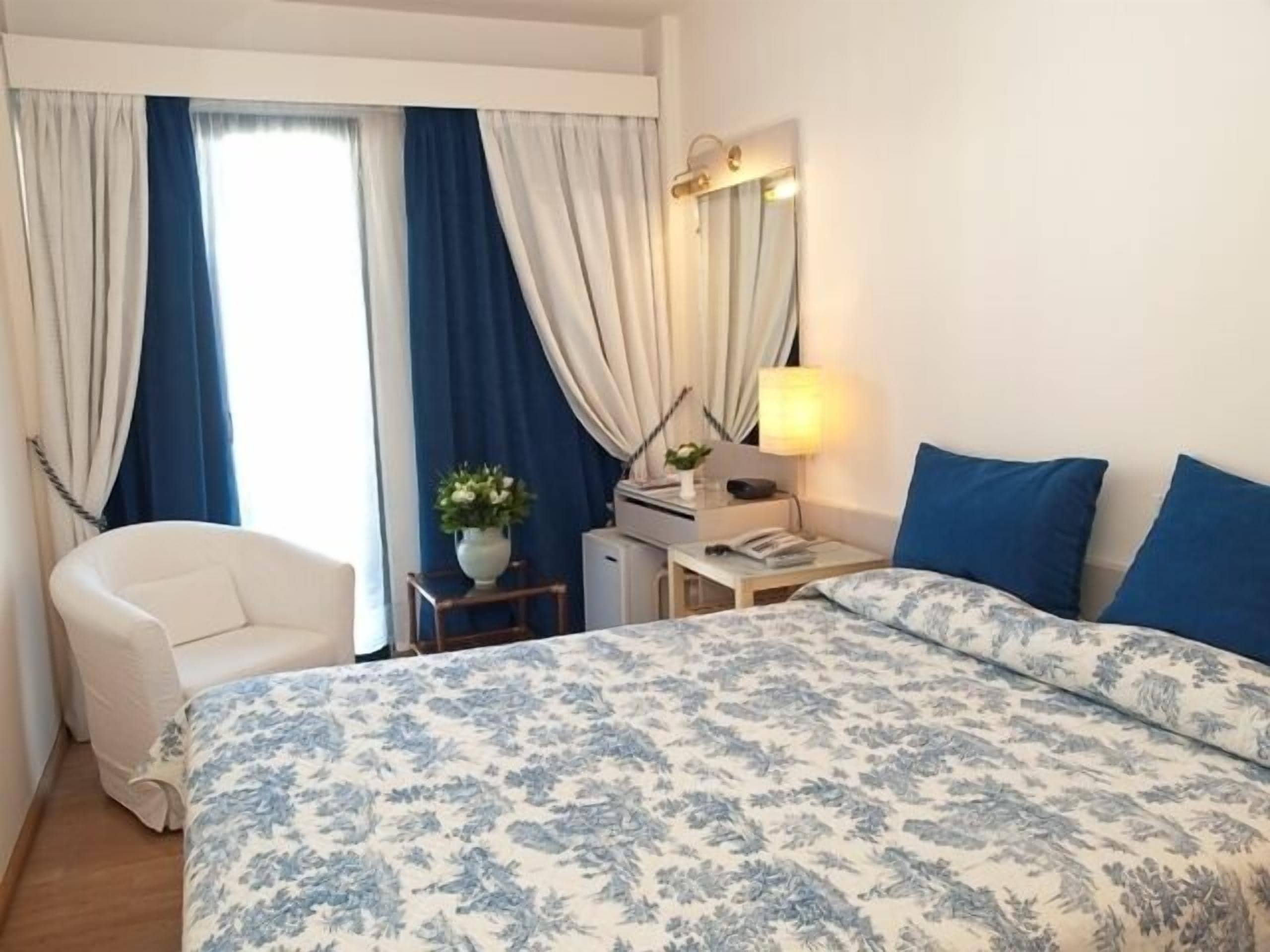 Photo - The Park Hotel Piraeus