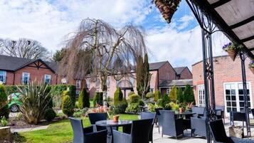 Breakfast and dinner served, British cuisine