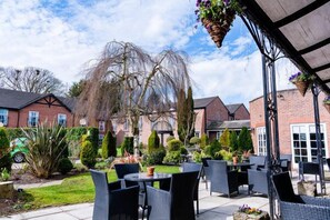 Breakfast and dinner served, British cuisine - Rossett Hall Hotel (Wrexham)