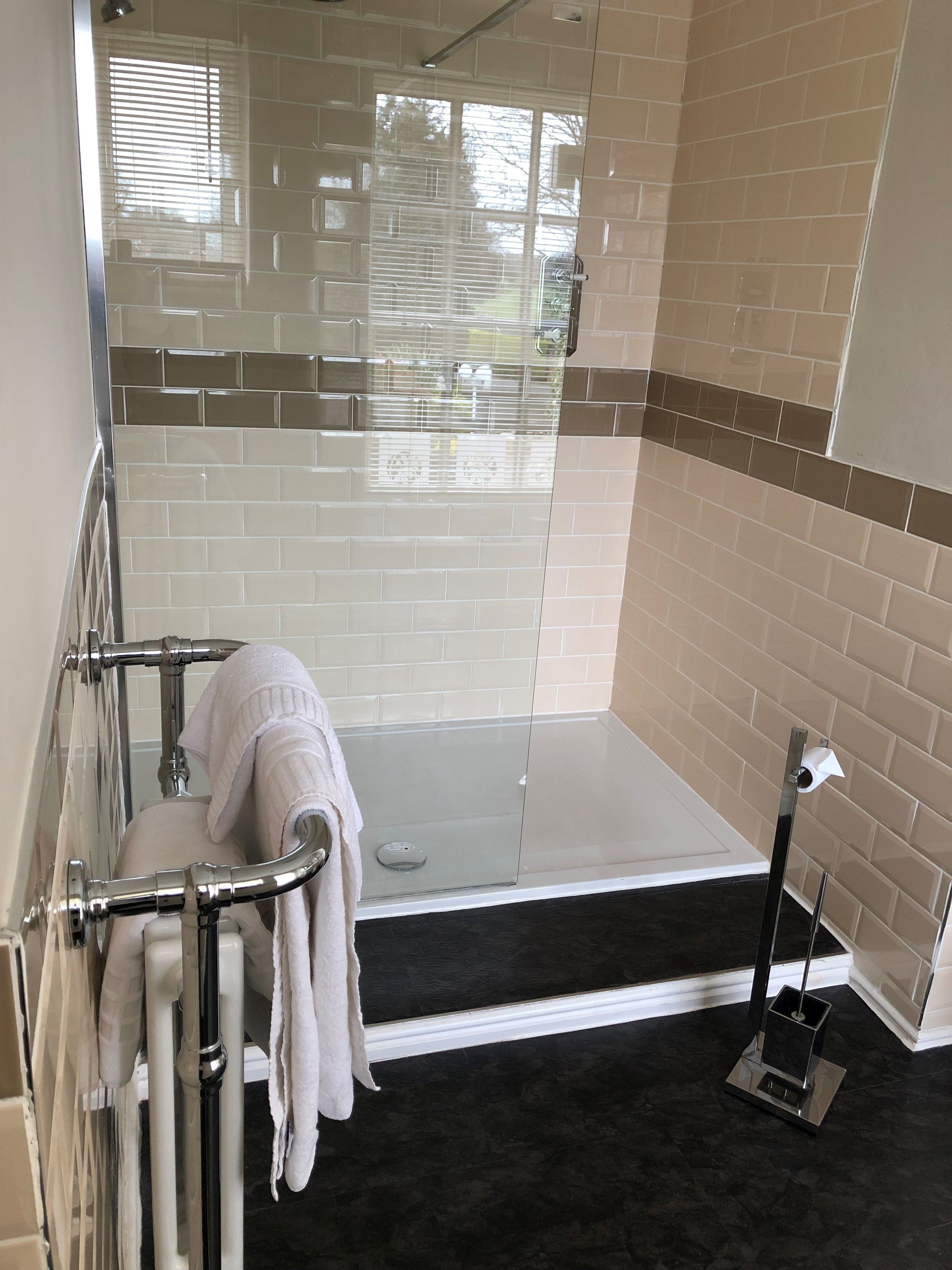 combined shower/bathtub, eco-friendly toiletries, hair dryer, towels