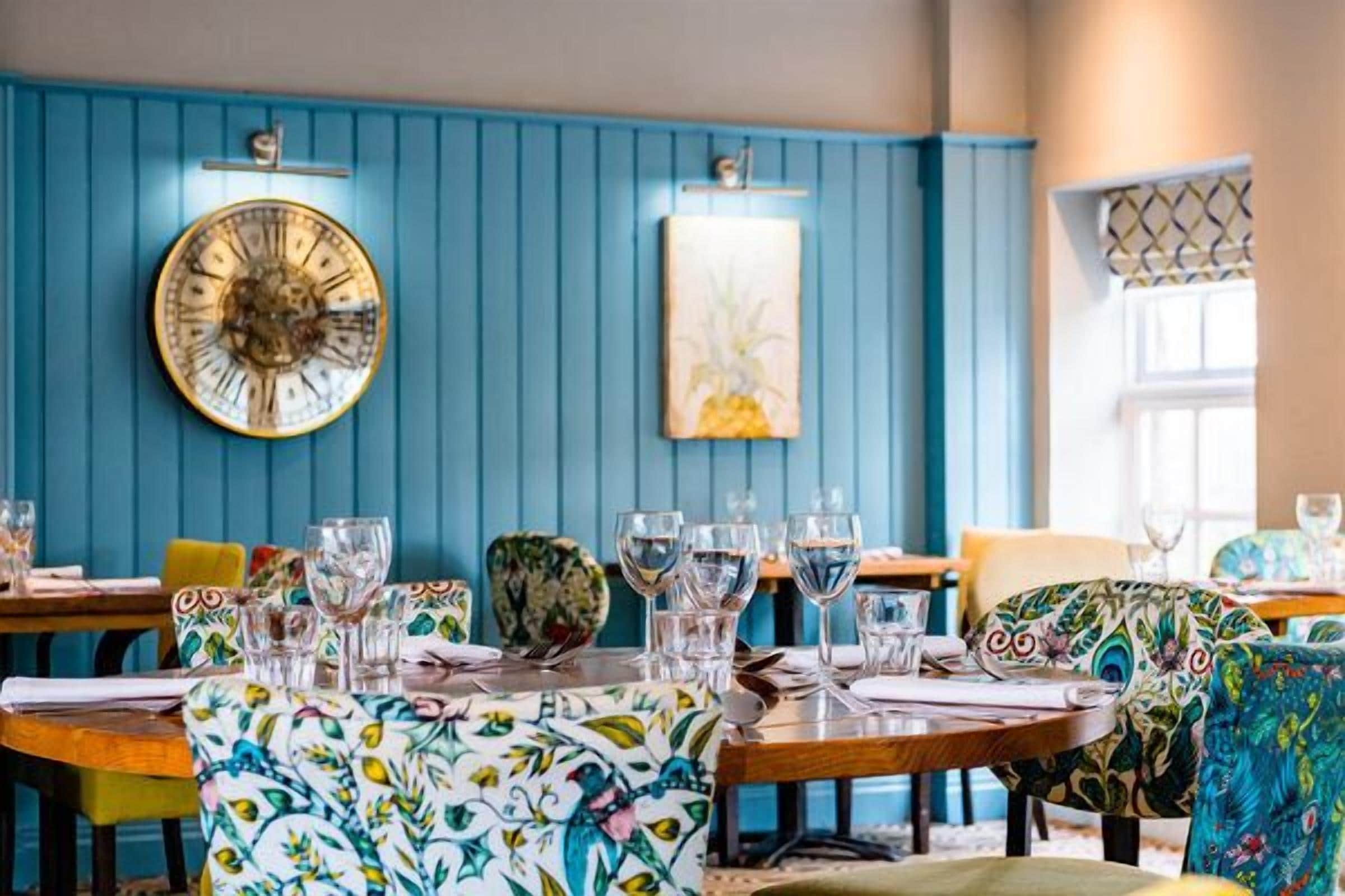 Breakfast and dinner served, British cuisine