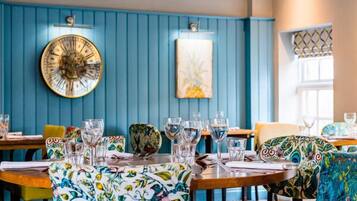 Breakfast and dinner served, British cuisine