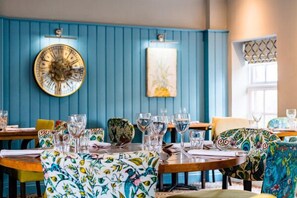 Breakfast and dinner served, British cuisine - Rossett Hall Hotel (Wrexham)