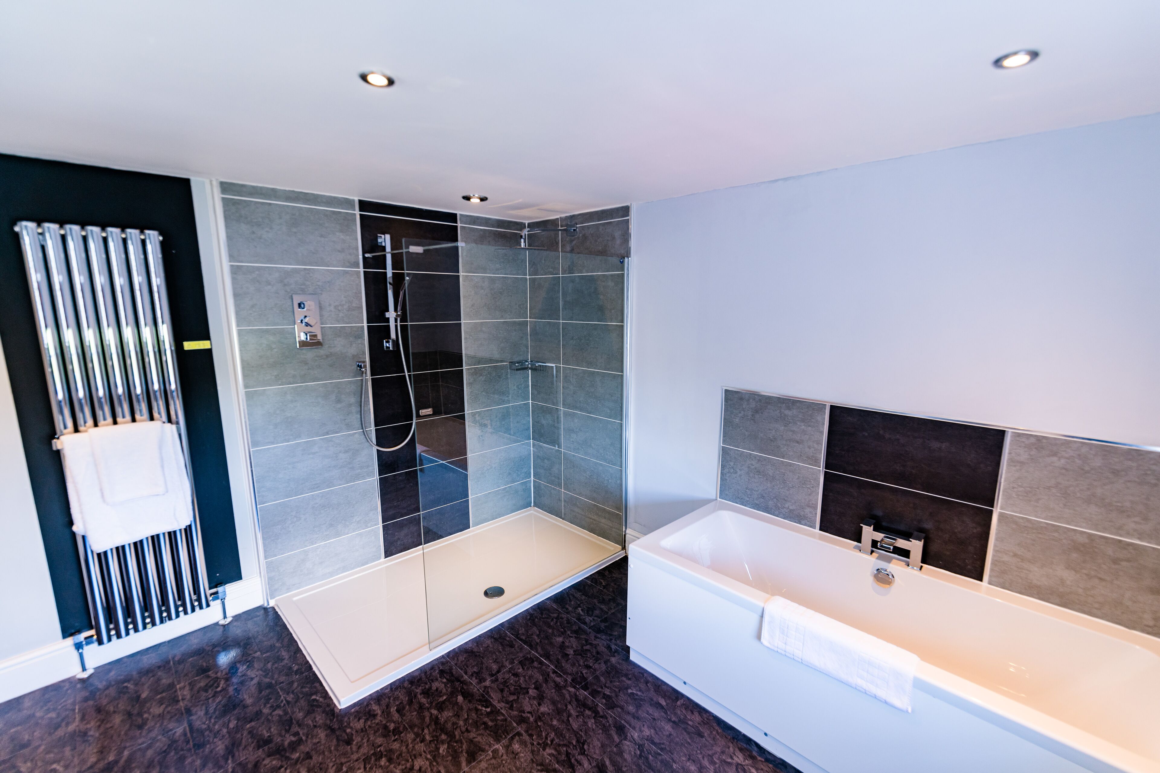 suite, 1 king bed, non smoking | bathroom | combined shower/bathtub, eco-friendly toiletries, hair dryer, towels