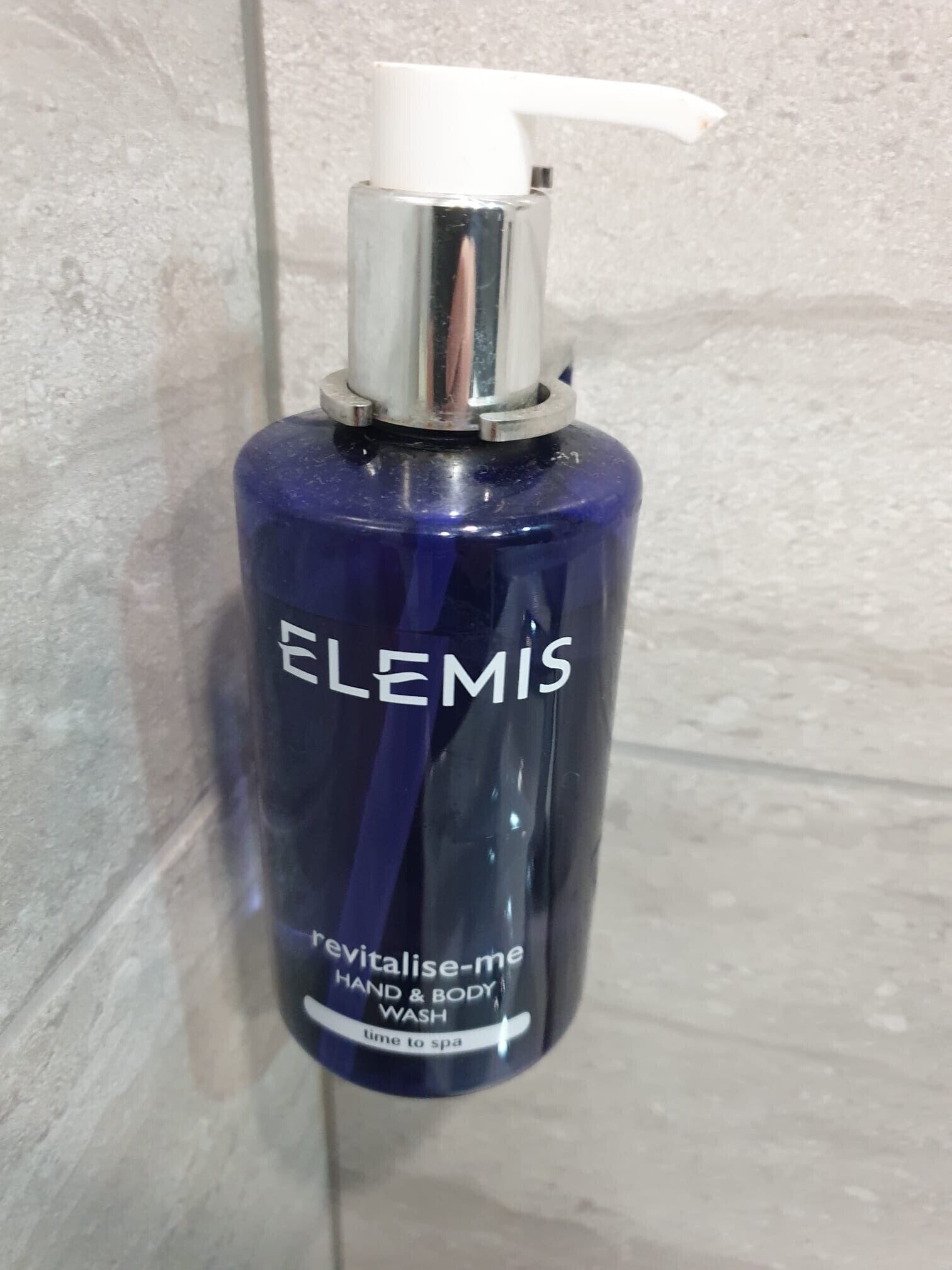 combined shower/bathtub, eco-friendly toiletries, hair dryer, towels