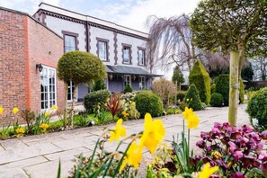 Property grounds - Rossett Hall Hotel (Wrexham)
