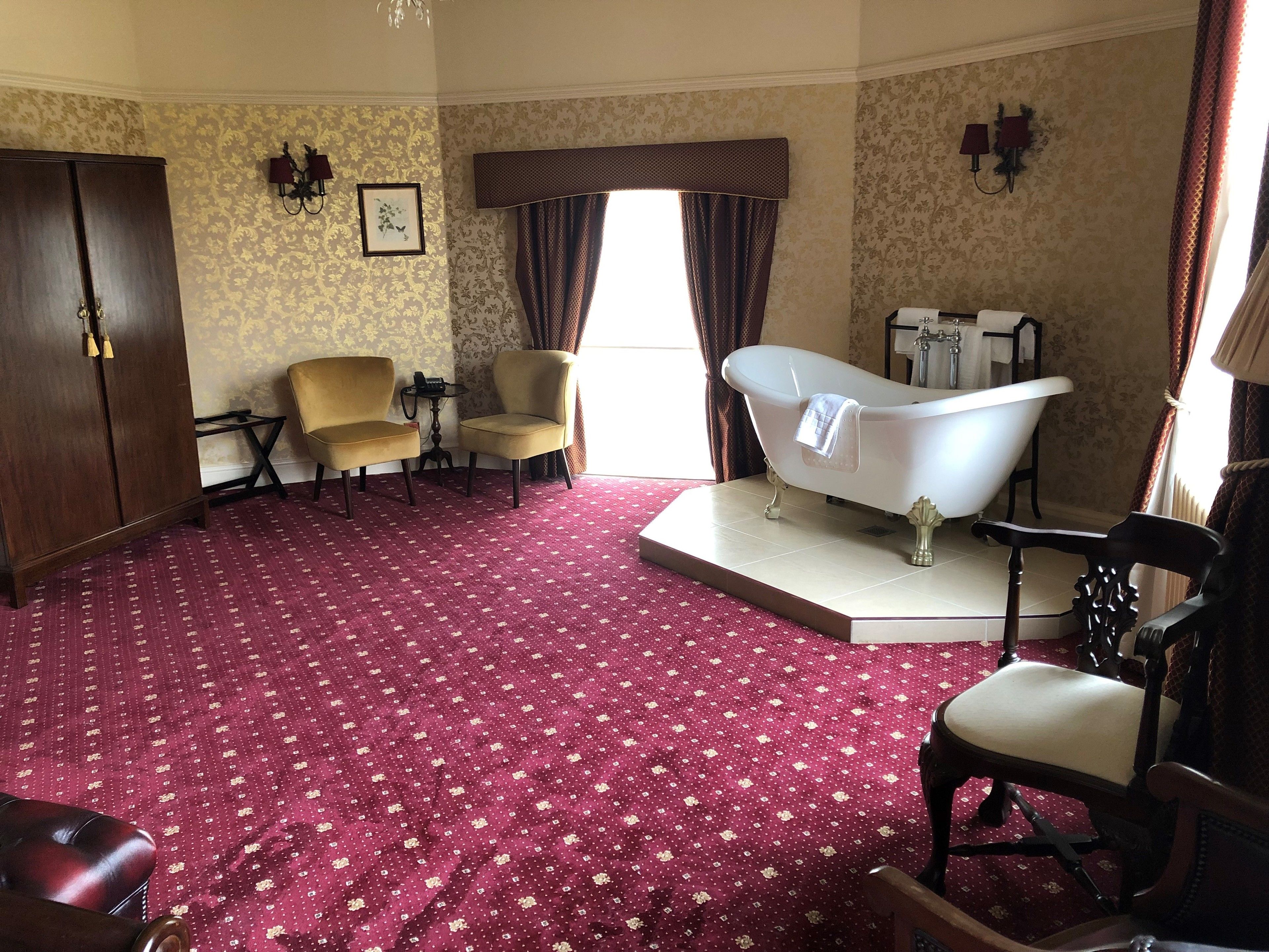 suite, 1 king bed, non smoking | 1 bedroom, desk, iron/ironing board, free wifi